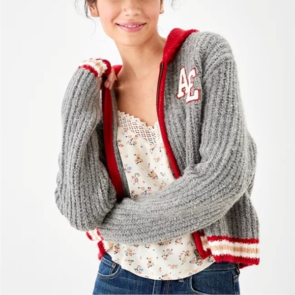 AMERICAN EAGLE CROPPED LETTER SWEATER. WOMEN’S SIZE MEDIUM - Picture 1 of 8
